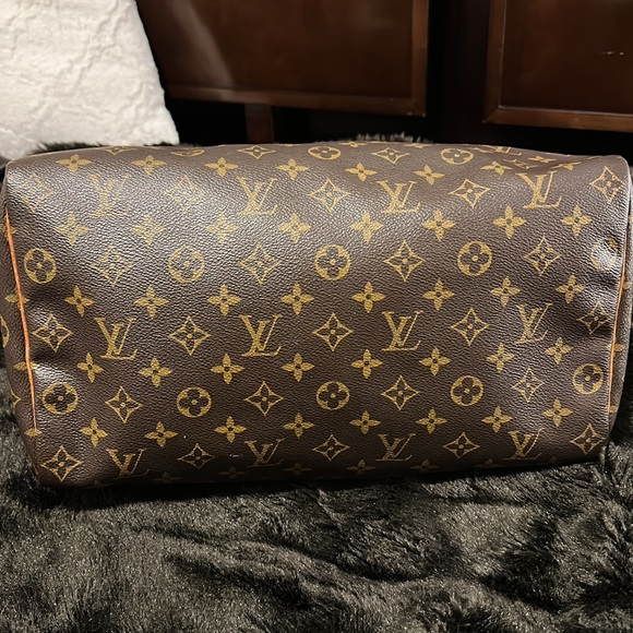 Louis Vuitton - Picture 10 of 14